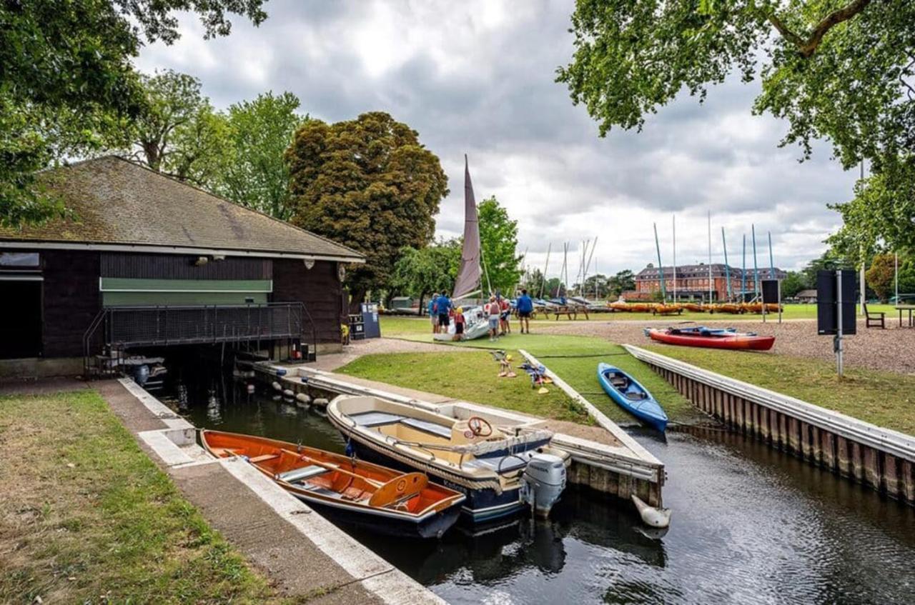 The Lensbury Resort Teddington Exterior foto